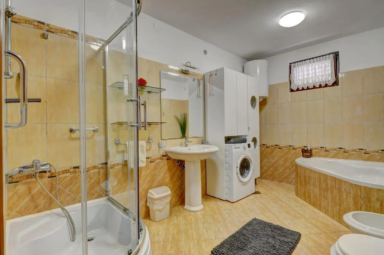 פאז'אנה Apartments Babic 0*,  קרואטיה