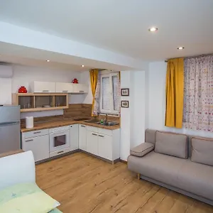 apartment-andrije-buvine.hotelinzadar.com/